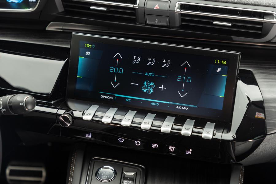 Детали интерьера Peugeot 508 GT HYBRID 2019 года  (WW) (фото 27 из 40)